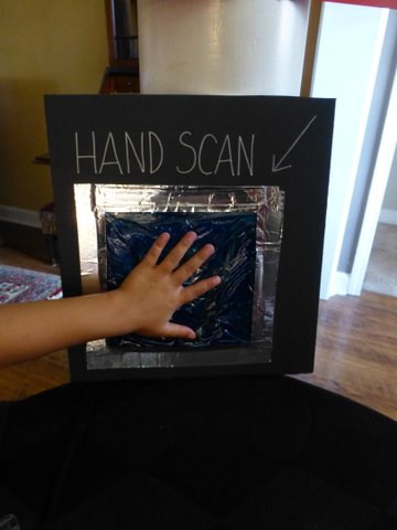 hand scan-secret agent cousin camp