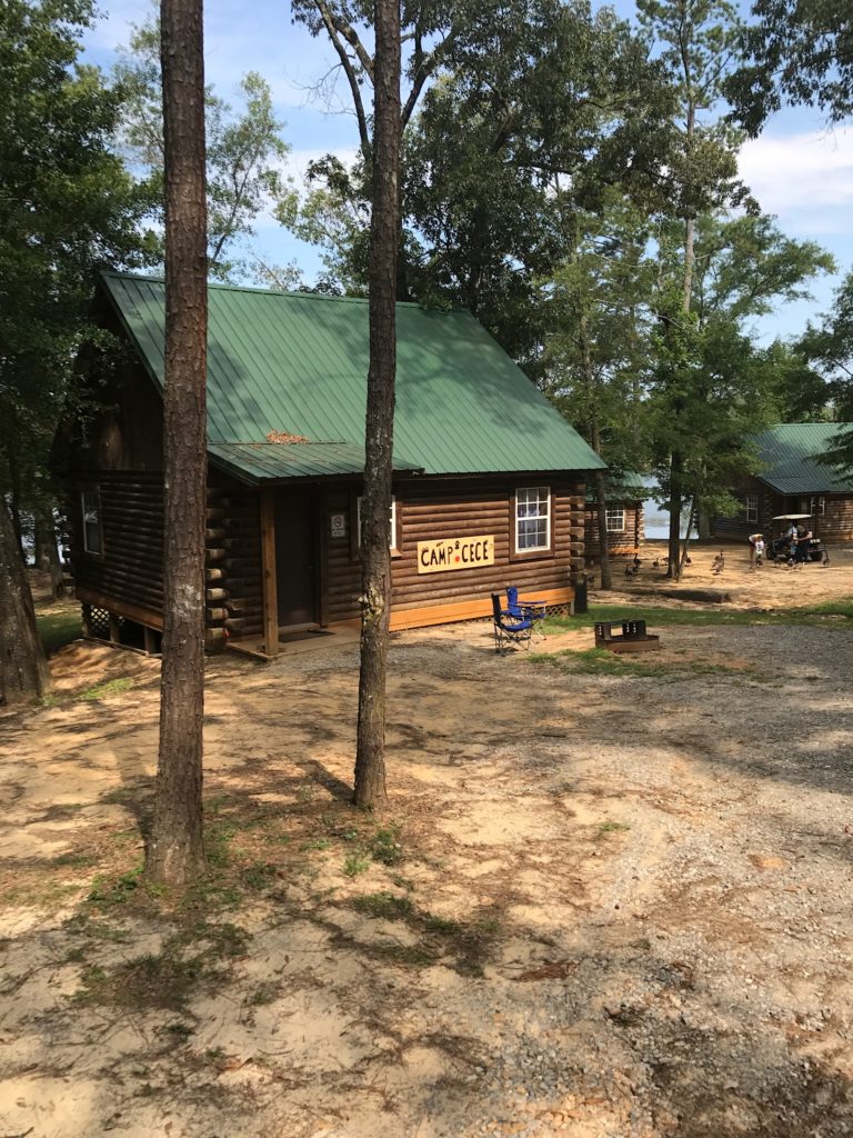 Lakeside cabin-COUSIN CAMP