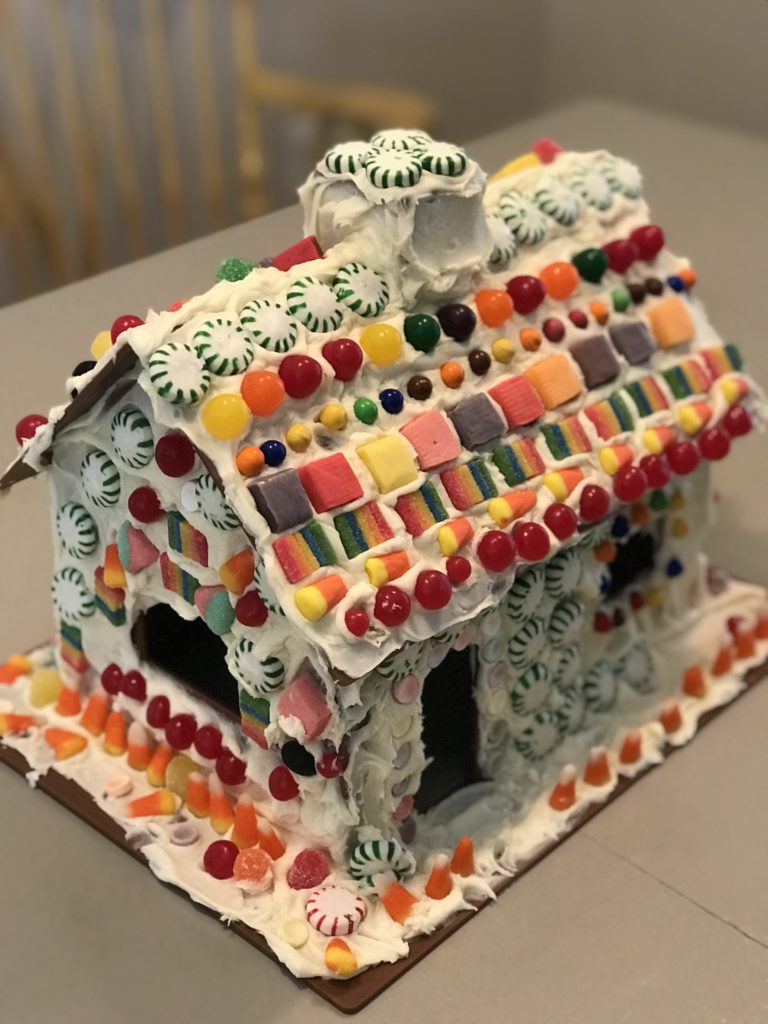 THE EASIEST GINGERBREAD HOUSE YOU'LL EVER MAKE. EVER.