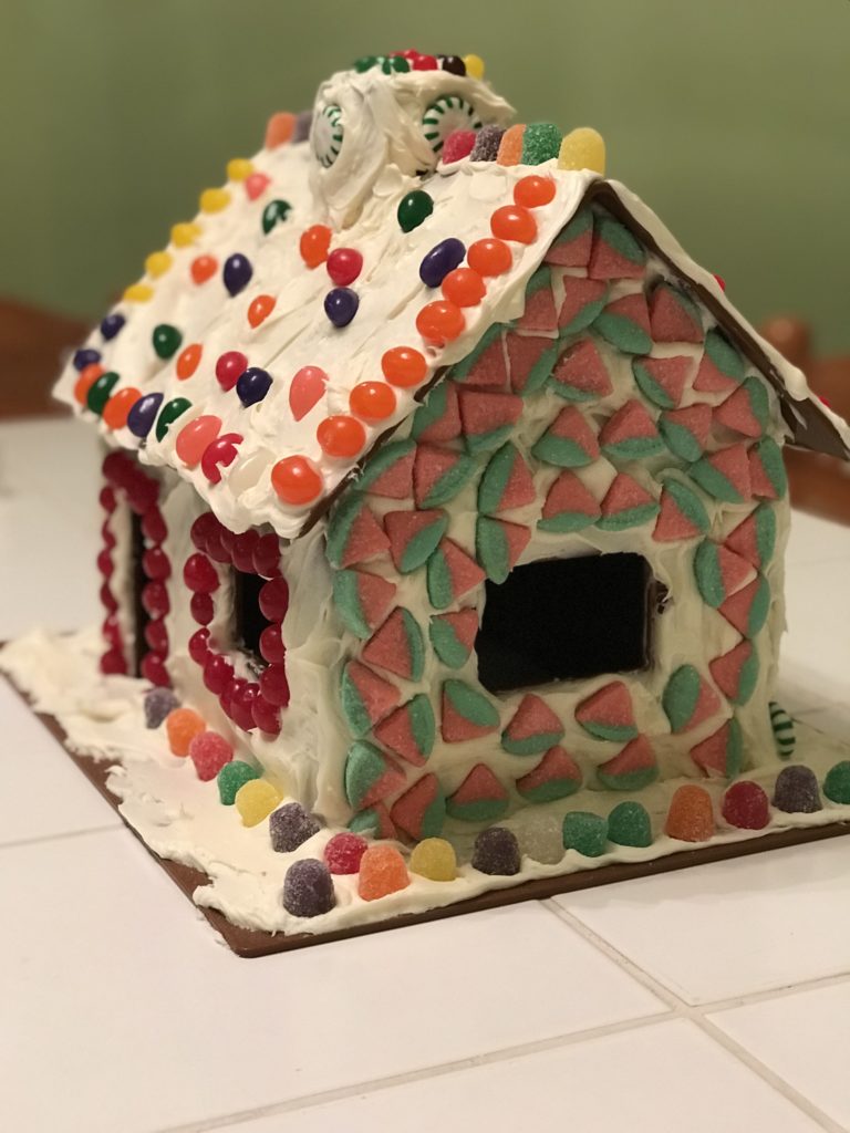 THE EASIEST GINGERBREAD HOUSE YOU'LL EVER MAKE. EVER.